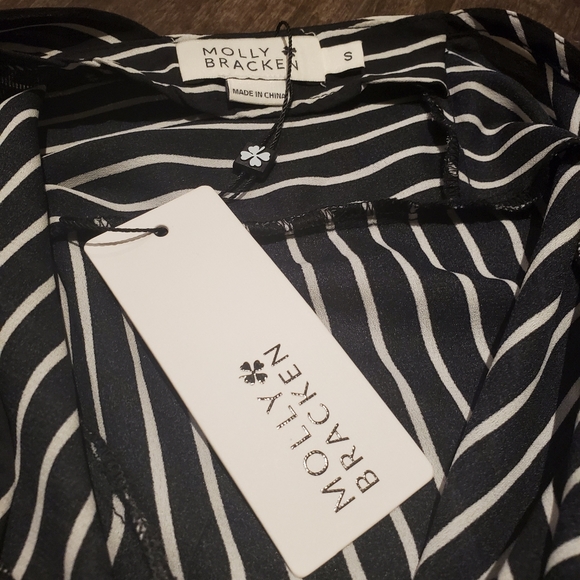 NWT- Molly Bracken Cropped Blouse - Picture 6 of 6